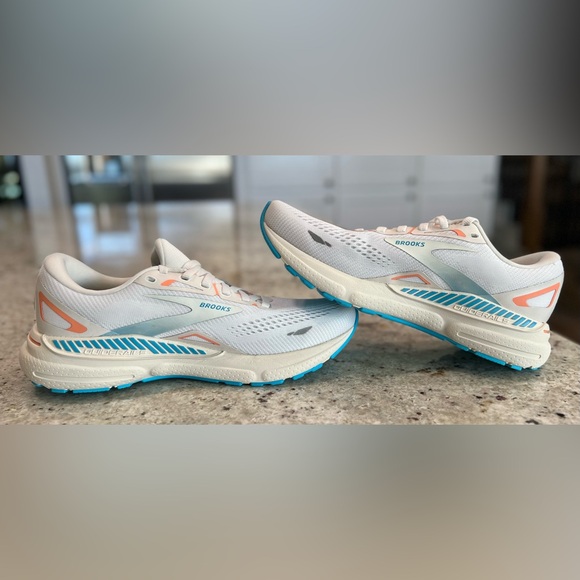 Brooks Adrenaline GTS 23 Women's Coconut Papaya - Picture 5 of 15